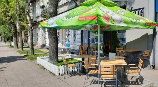 Piotrków Trybunalski: Gdzie zjeść? Odkryj najlepsze smaki miasta!