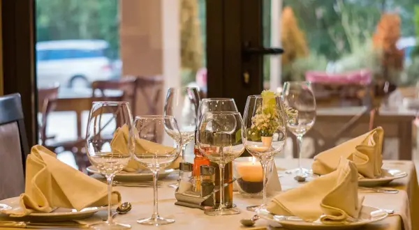 Gdzie zjeść w Puławach? Odkryj najlepsze restauracje i smaki!